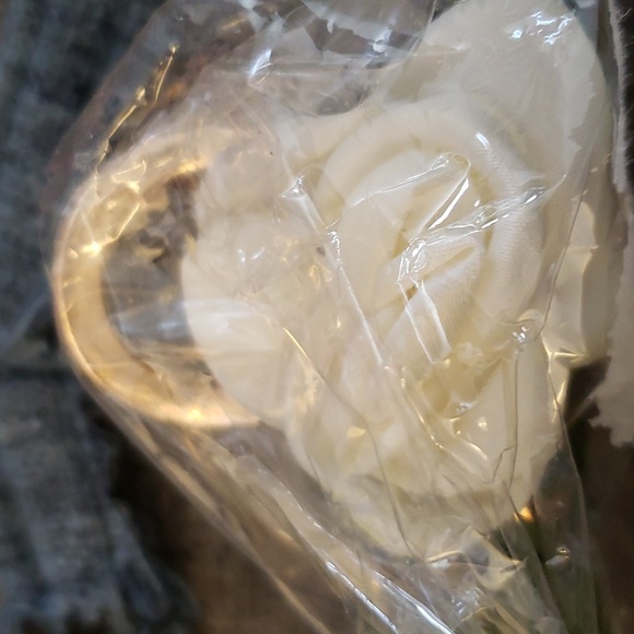 ITingstere 2 Piece Non-Slip Metal Butterfly Flower Clips - Picture 8 of 8